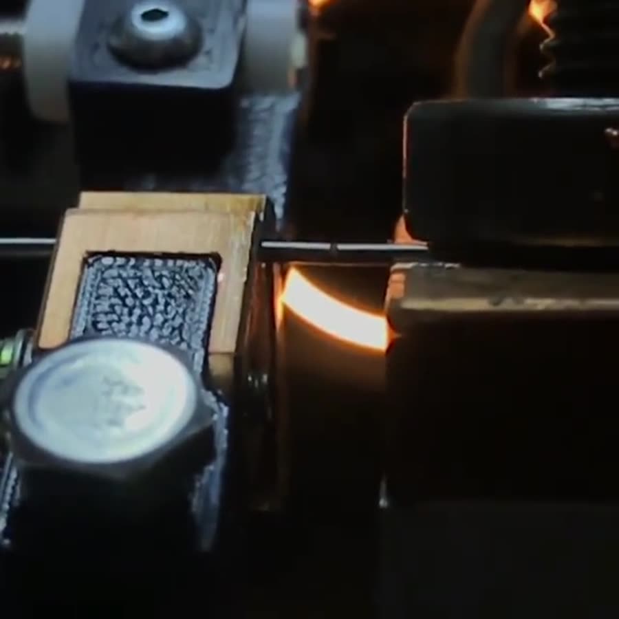 Slow motion: titanium wire butt weld.
